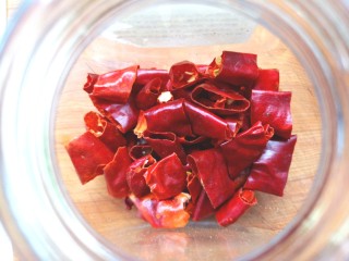 8、#爽口凉菜#凉拌野菜水芹菜,备好干辣段