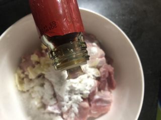 3、蒜蓉排骨蒸苦瓜,酱油