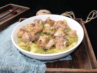 14、蒜蓉排骨蒸苦瓜,再来一张