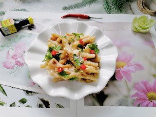 17、无骨鸡爪,拍上成品图，一道美味可口的无骨鸡爪就完成了。