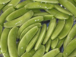 2、腊肉炒甜豆,泡十五分钟