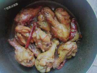 10、红烧翅根,最后大火收一下汁水即可出锅