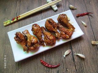 14、红烧翅根,喝着啤酒，啃着鸡腿看电视，很过瘾呢