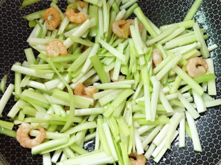 13、韭黄炒虾仁,翻炒