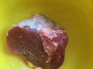 2、鱼香肉丝,里脊肉洗净控水