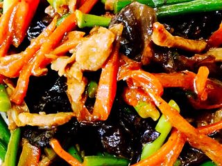 20、鱼香肉丝,出锅码盘