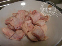 1、左宗棠鸡翅,鸡翅中对半斩开