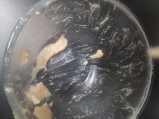 8、洋葱炒肉片,底部干