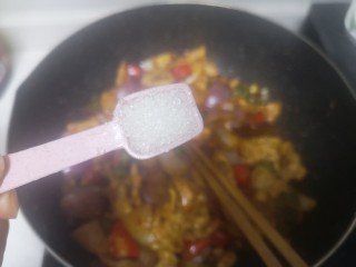 25、洋葱炒肉片,加小许白糖增鲜