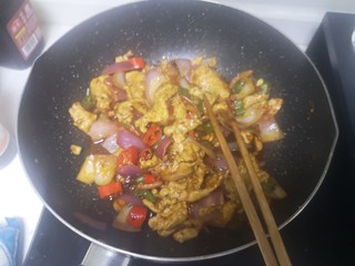 26、洋葱炒肉片,翻炒几下即可