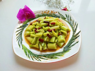 1、酸辣黄瓜条,酸辣黄瓜条。