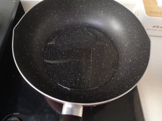 18、莲藕饼,热锅下适量油