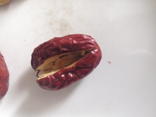 13、心太软,取出枣核。