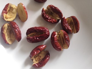 14、心太软,一个人所以只用了8个红枣。