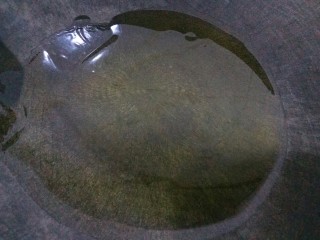 10、醋泡花生,适量花生油烧开