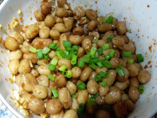 13、醋泡花生,最后加葱花，一起拌均