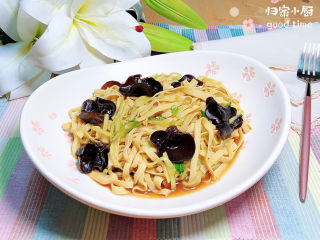 16、凉拌千张,盛盘,一盘清爽的凉拌千张就上桌了!