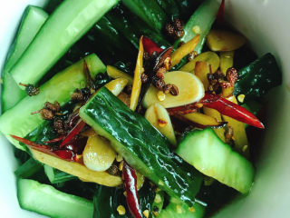 13、酸辣黄瓜条,搅拌一下