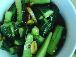 14、酸辣黄瓜条,拌匀后