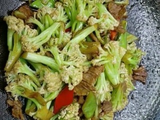 9、干煸花菜,干煸花菜做好