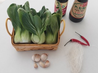 1、蒜蓉小油菜,准备食材
