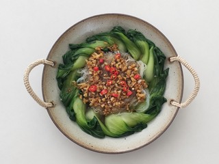 15、蒜蓉小油菜,浇在粉丝上