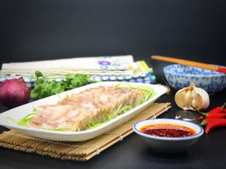 23、家乡食谱～猪头肉,蘸辣椒蒜蓉酱，美美哒下饭下酒的好菜，棒棒哒！