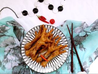 16、秘制鸡爪,做好的鸡爪，装盘即可开吃啦。