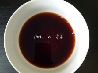 8、老醋花生,调制醋汁：8大勺陈醋，4大勺白糖，2大勺生抽，1勺盐混合，搅拌均匀；