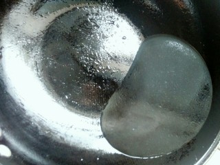 11、绿色美食＋蒜苔炒肉丝,将锅清洗干净，备用，这一步不能少。