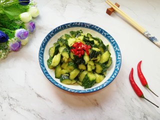 13、拍黄瓜,不减肥的人吃也没有问题哦！