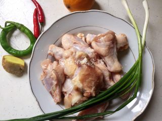 1、酸辣爽口的柠檬鸡翅根,食材。
