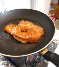 5、香煎猪排,装盘，配时蔬，趁热吃