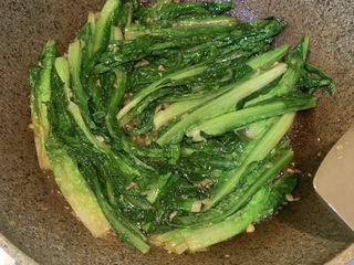 11、蚝油油麦菜,大火翻炒均匀，稍微收汁就可以出锅了