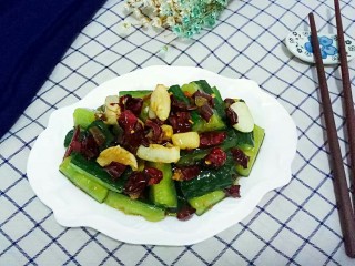 1、酸辣黄瓜条,酸辣黄瓜条