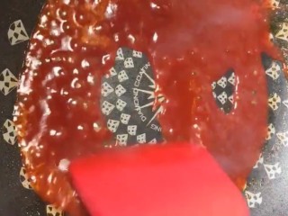 9、糖醋鲢鱼尾,熬制汤汁浓稠