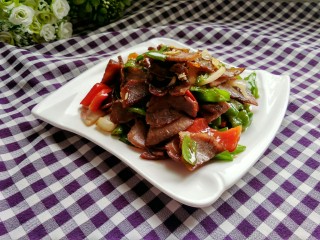 1、回锅牛肉,成品图来一张，美味诱人。