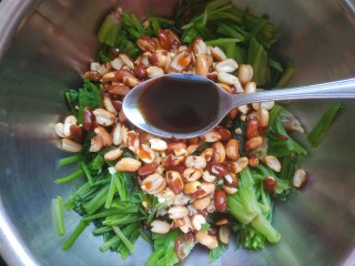 13、菠菜拌花生米,两勺醋