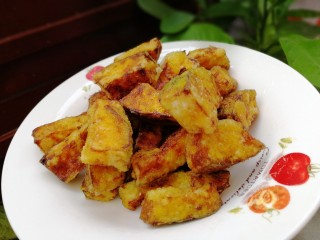 13、蛋黄焗南瓜,炸至金黄，筷子可以扎入就好了。