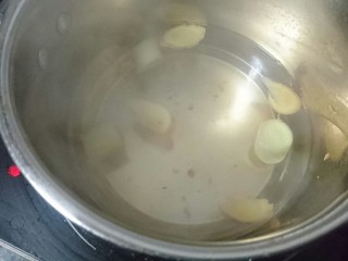 5、手撕鸡胸肉,煮开后收最小火位