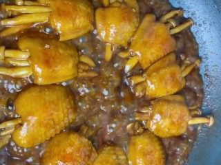 14、（家常菜）鸡翅包白玉菇,开盖大火收汁
