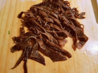 5、凉拌牛百叶,牛百叶切丝