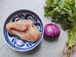 1、手撕鸡胸肉,首先我们准备好所有食材