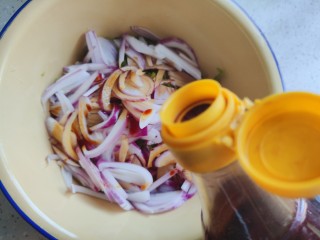 15、手撕鸡胸肉,加少许香醋