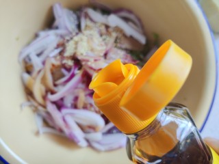 18、手撕鸡胸肉,加适量香油