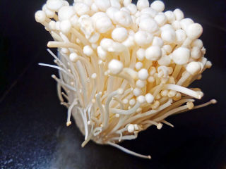 1、黄瓜凉拌金针菇,金针菇