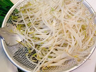 6、家常小炒,烫完捞出待用