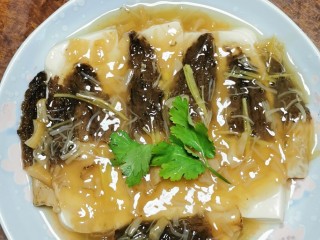 10、羊肚菌蒸豆腐,羊肚菌鲜味无比，菌味渗透入嫩滑的豆腐，带着瑶柱淡淡的海鲜味，一股清新的味道！