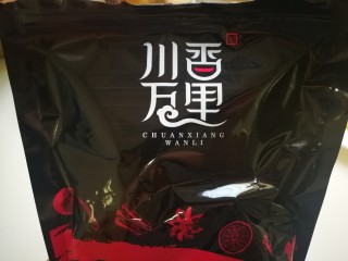 2、卤猪蹄,网上淘来的卤料。