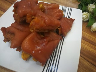 14、卤猪蹄,新鲜出锅，麻辣鲜咸。